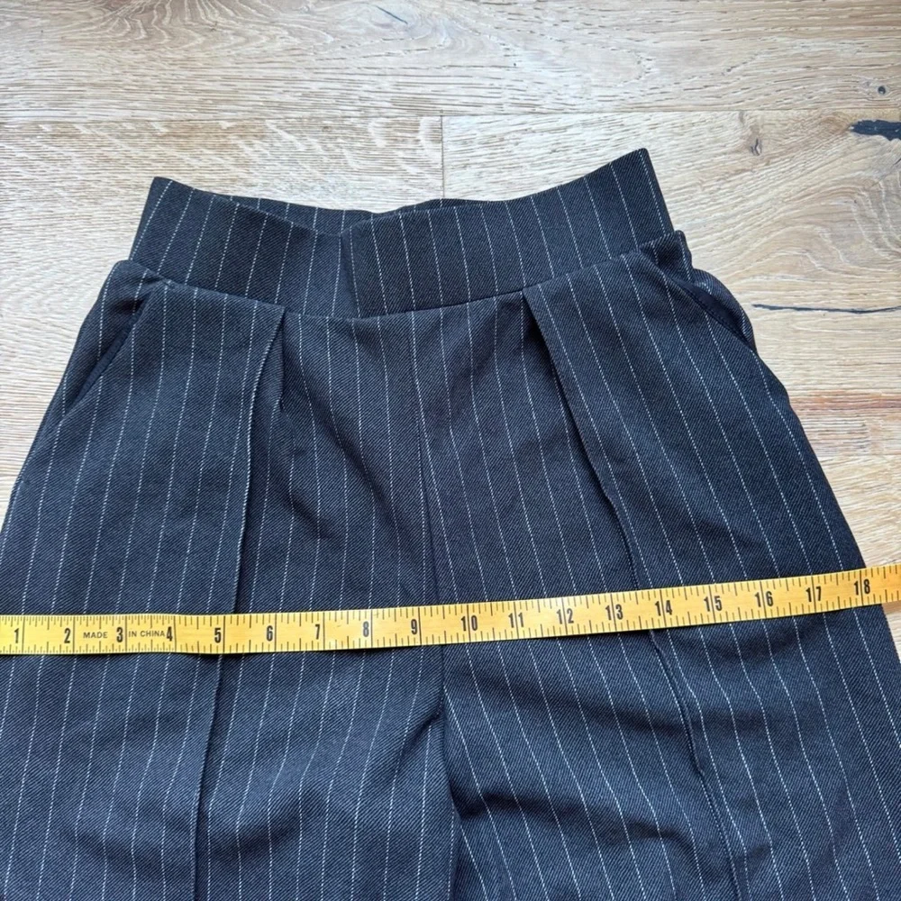 Gray Pinstripe Women's Wide-Leg High rise Pants sz XS NEW NWOT Price Firm! - Picture 10 of 12